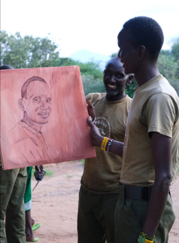 longan watching his painting